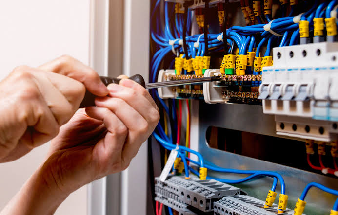 Elektrik Arızalarında Ustaya Ne Zaman Başvurulmalı?